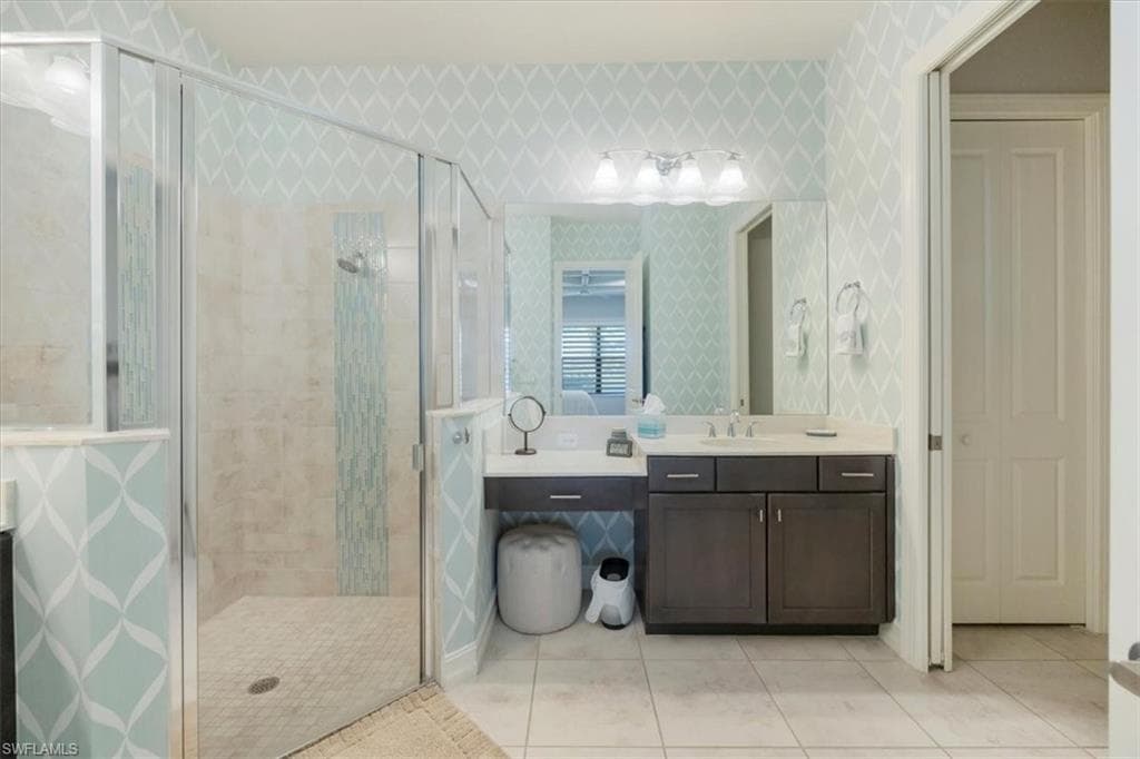 8160 Venetian Pointe DR, FORT MYERS FL 33908-23