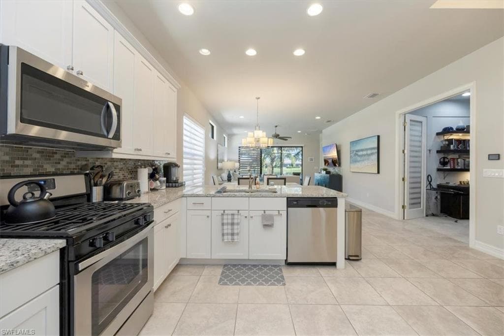 8160 Venetian Pointe DR, FORT MYERS FL 33908-14