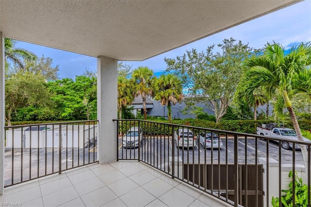 1100 Pine Ridge RD, NAPLES FL 34108-17