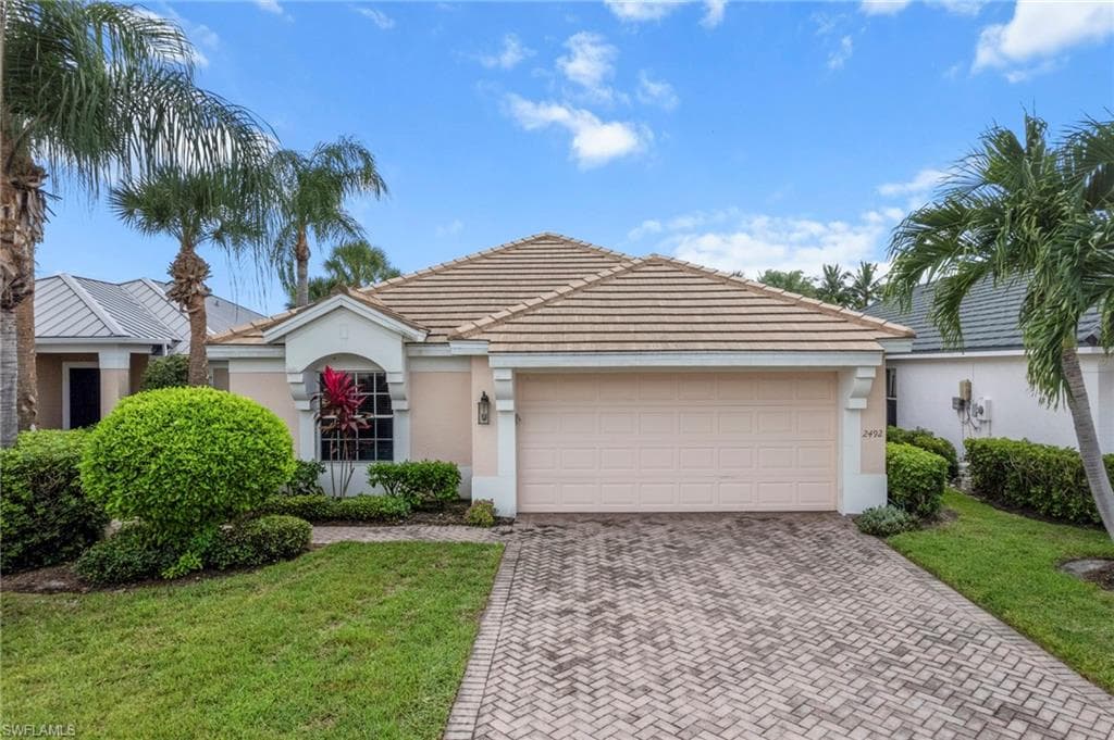 2492 Belleville CT, CAPE CORAL FL 33991-1