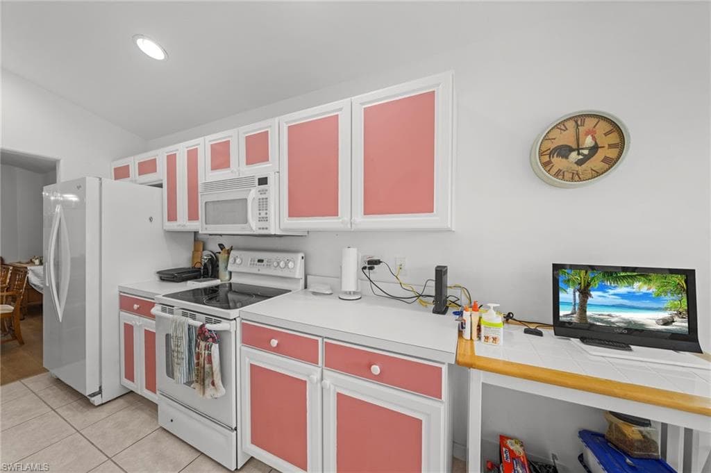 2492 Belleville CT, CAPE CORAL FL 33991-8