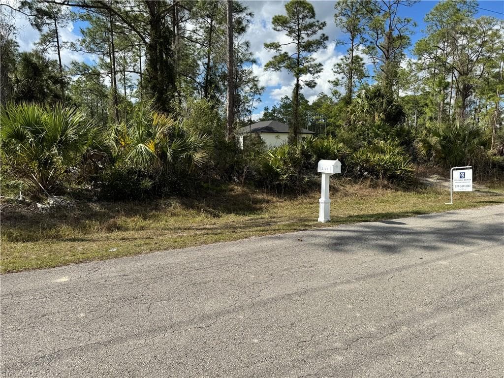 2121 Wellington AVE, ALVA FL 33920-2