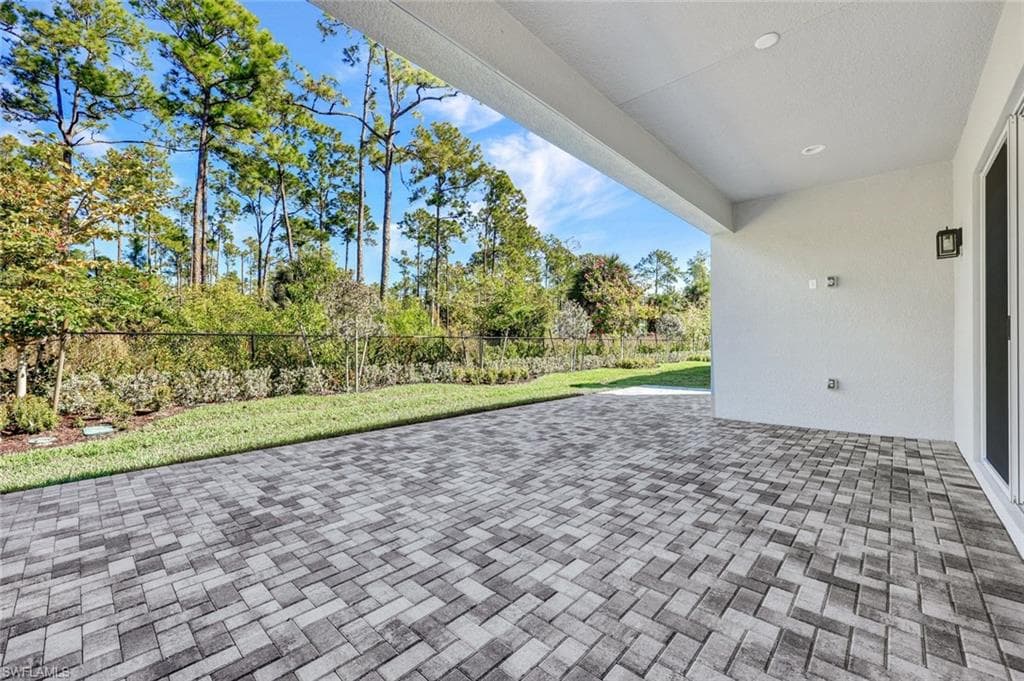 2581 Kingfisher DR, NAPLES FL 34112-15