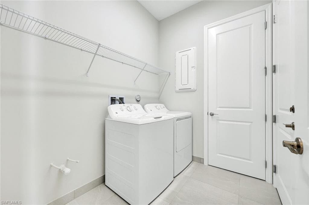 2581 Kingfisher DR, NAPLES FL 34112-13