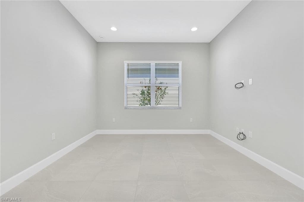 2581 Kingfisher DR, NAPLES FL 34112-10