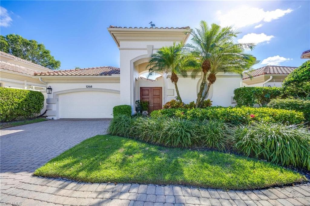 1268 Grand Isle CT, NAPLES FL 34108-1