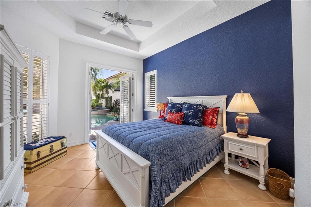 1268 Grand Isle CT, NAPLES FL 34108-25