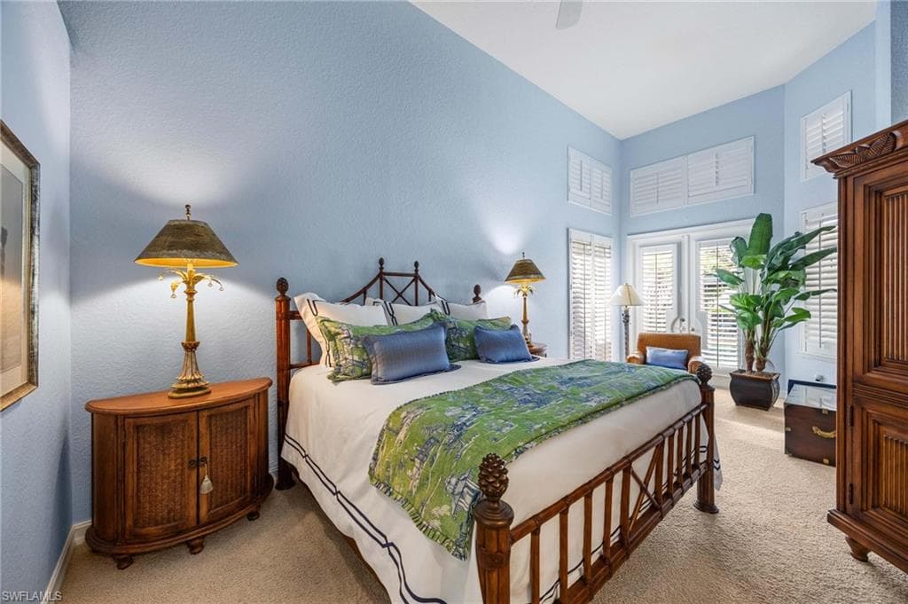 1268 Grand Isle CT, NAPLES FL 34108-17