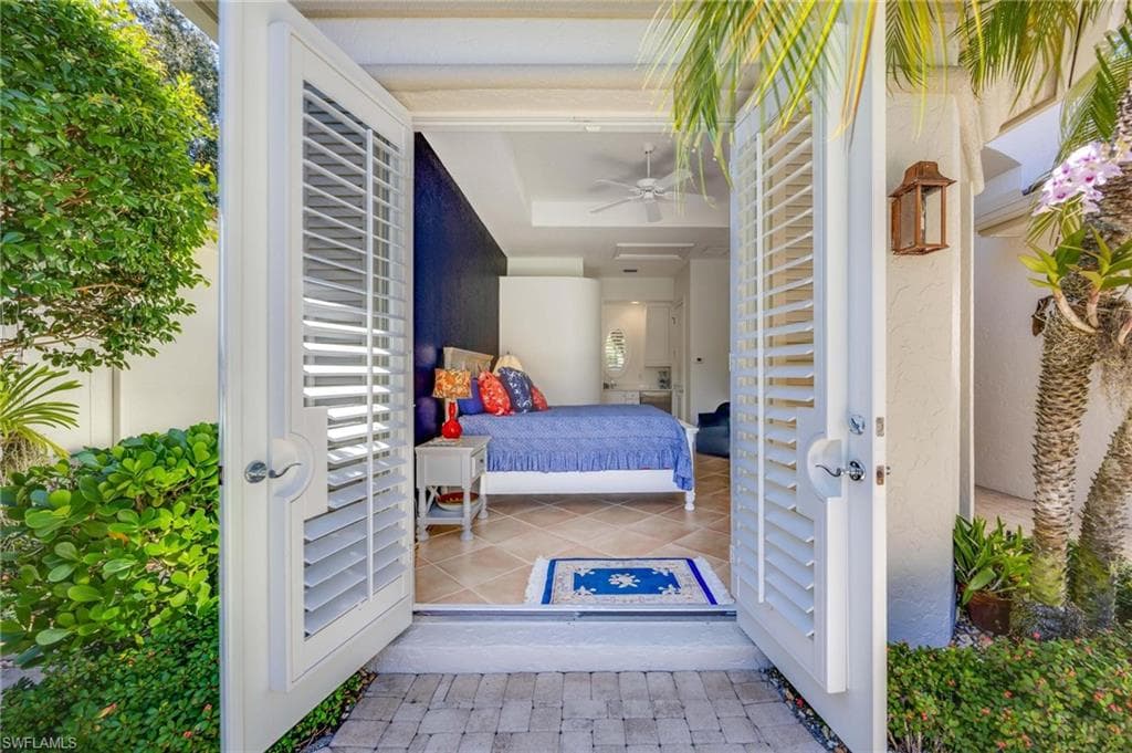 1268 Grand Isle CT, NAPLES FL 34108-24