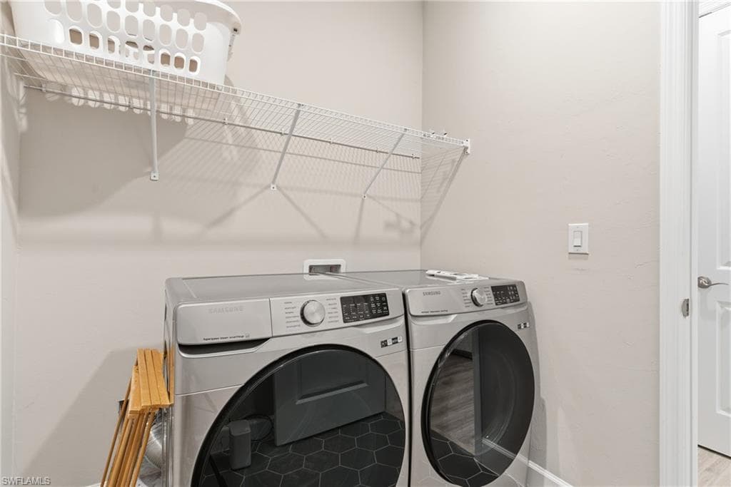 2055 Grove DR, NAPLES FL 34120-41