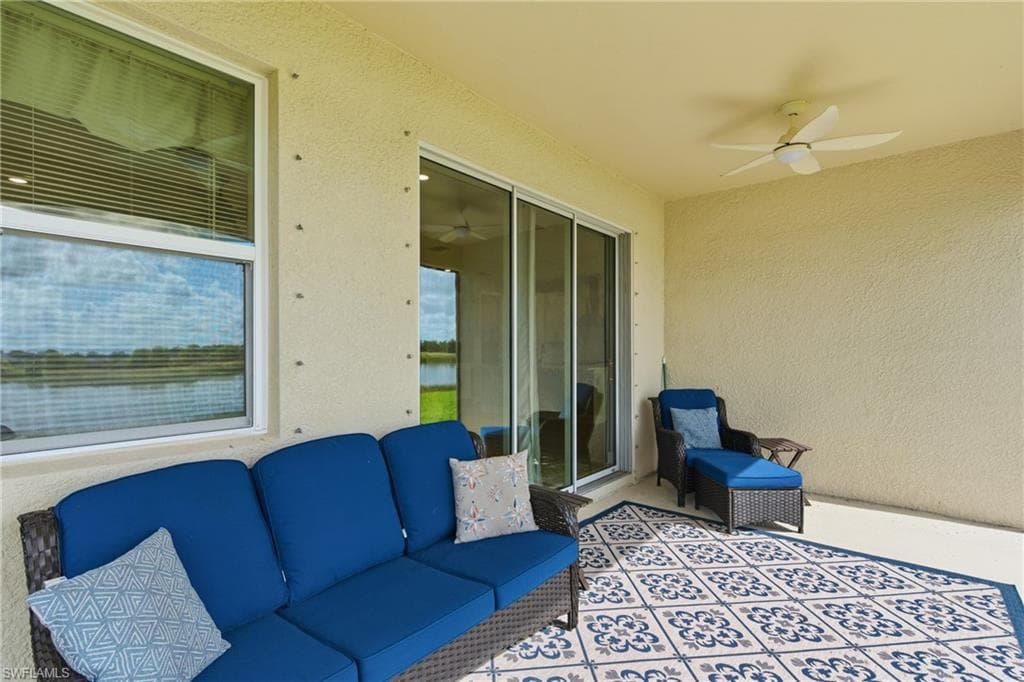 2055 Grove DR, NAPLES FL 34120-40