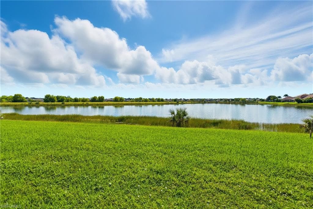 2055 Grove DR, NAPLES FL 34120-44