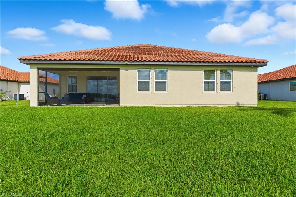 2055 Grove DR, NAPLES FL 34120-47