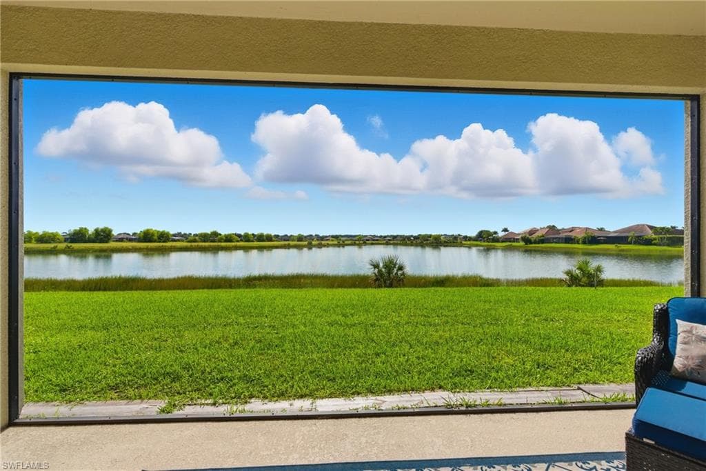 2055 Grove DR, NAPLES FL 34120-43