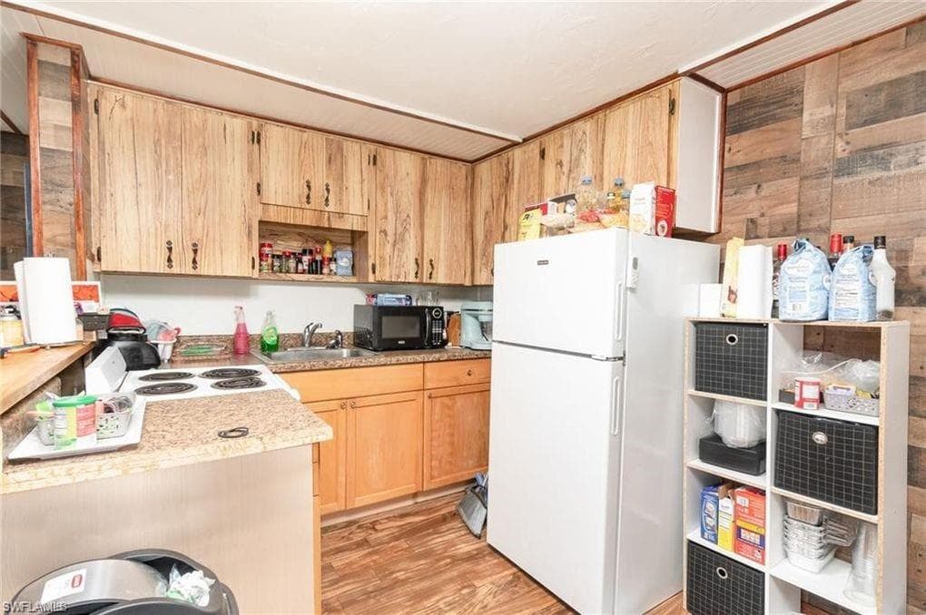 102 3rd ST, FORT MYERS FL 33907-5