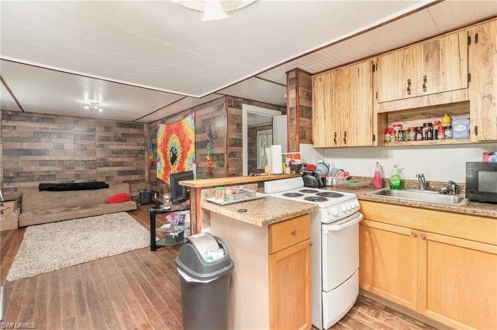 102 3rd ST, FORT MYERS FL 33907-6