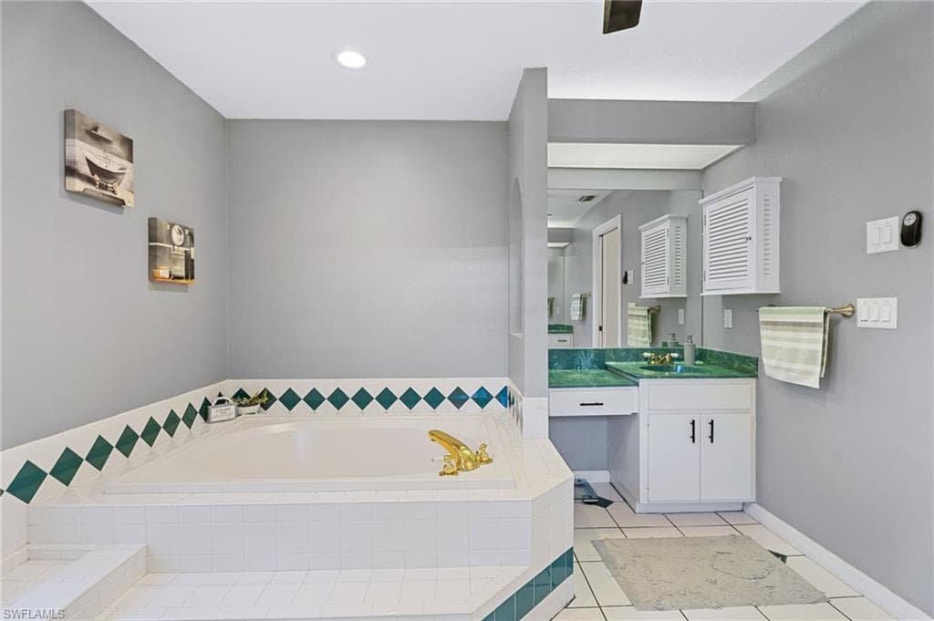 1048 Harbour Drake DR, PUNTA GORDA FL 33983-24