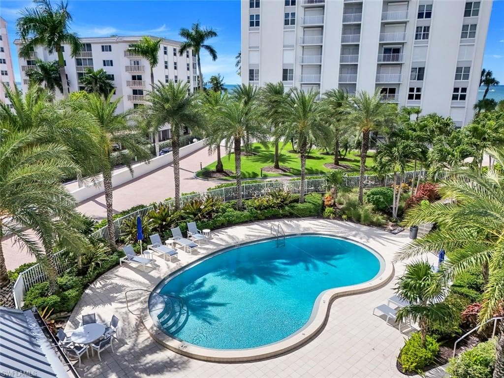 1285 Gulf Shore BLVD N # 3B, NAPLES FL 34102-1