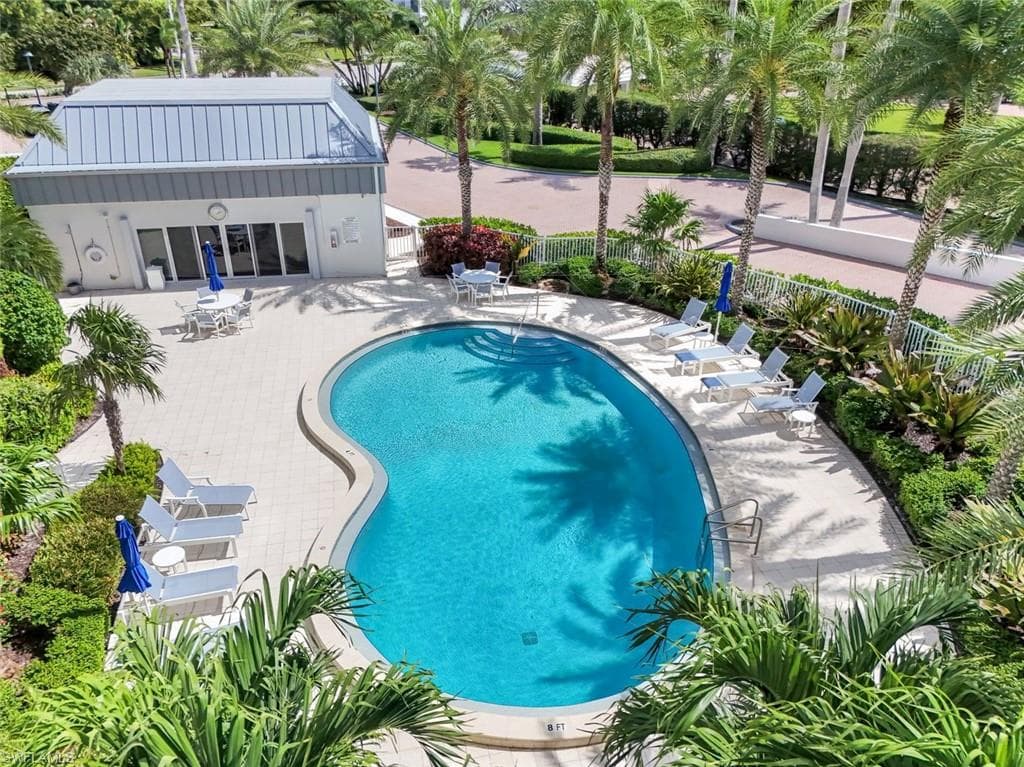 1285 Gulf Shore BLVD N # 3B, NAPLES FL 34102-37