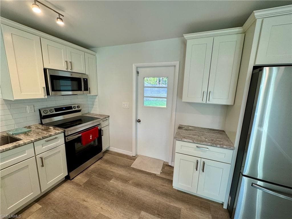 3181 Poinciana DR, NAPLES FL 34105-2