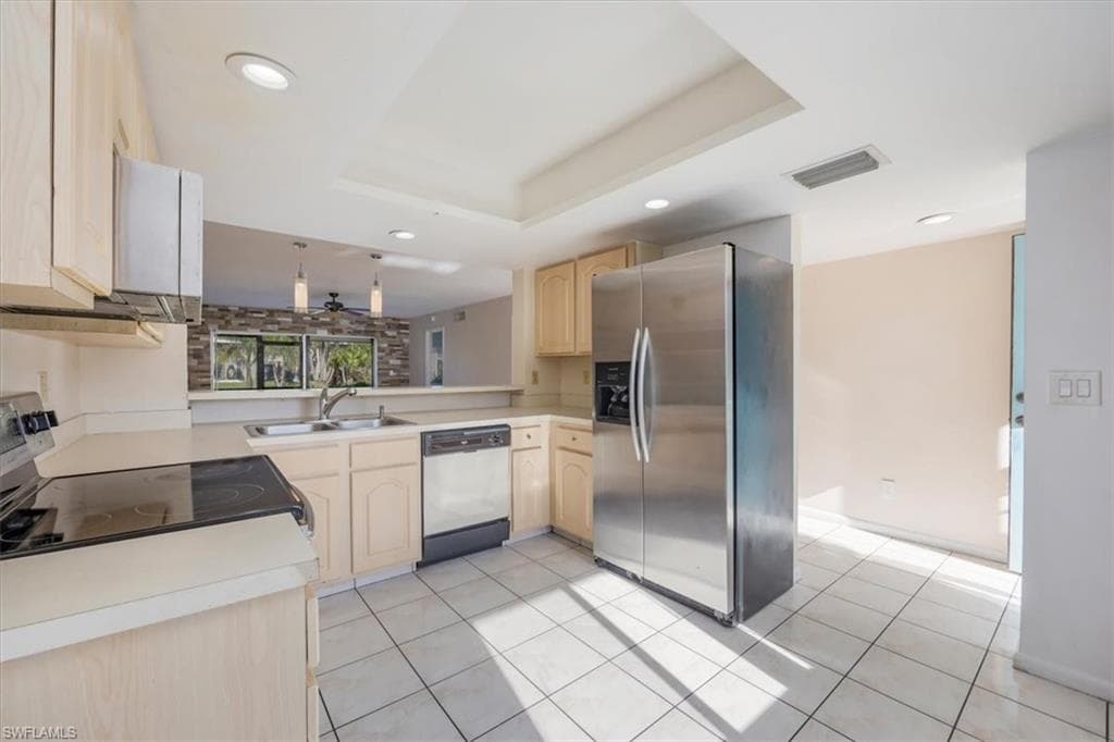 5697 Rattlesnake Hammock RD # 105, NAPLES FL 34113-1