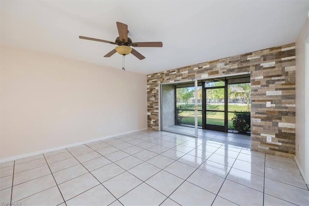 5697 Rattlesnake Hammock RD # 105, NAPLES FL 34113-8