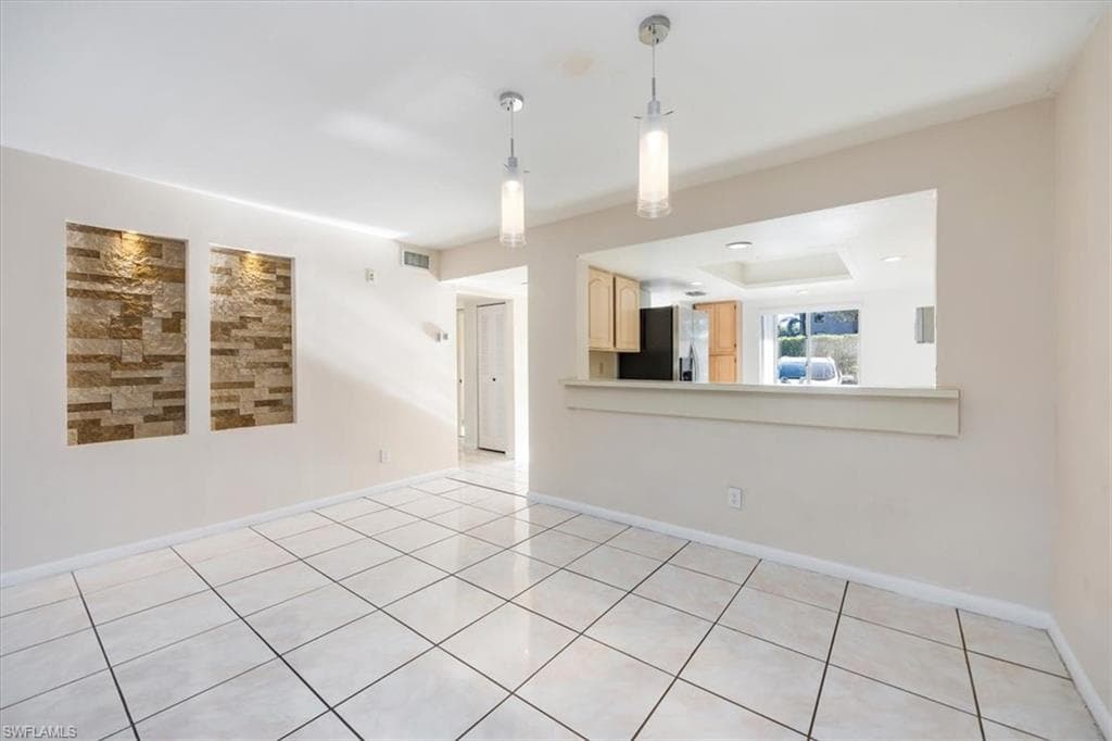 5697 Rattlesnake Hammock RD # 105, NAPLES FL 34113-9