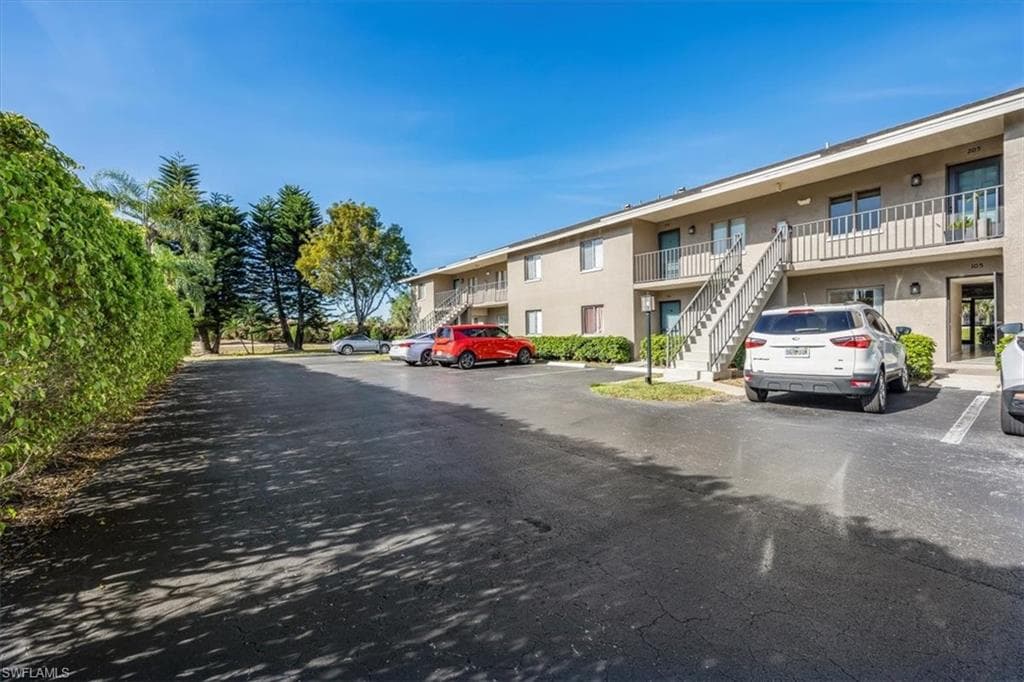 5697 Rattlesnake Hammock RD # 105, NAPLES FL 34113-18