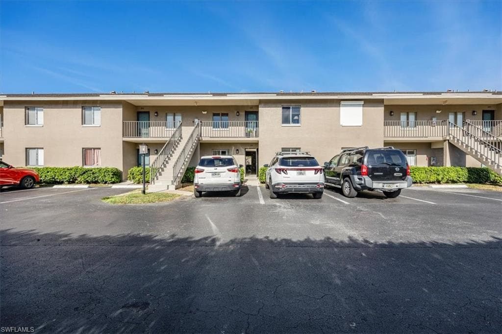 5697 Rattlesnake Hammock RD # 105, NAPLES FL 34113-20