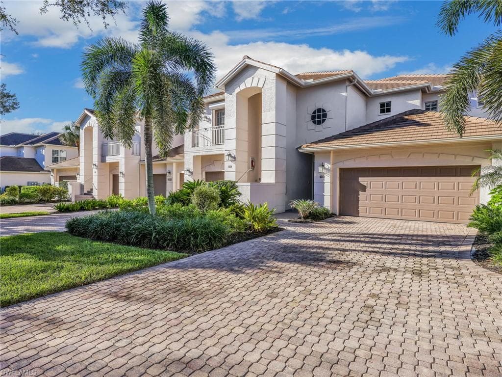 2375 Mont Claire DR # D202, NAPLES FL 34109-5