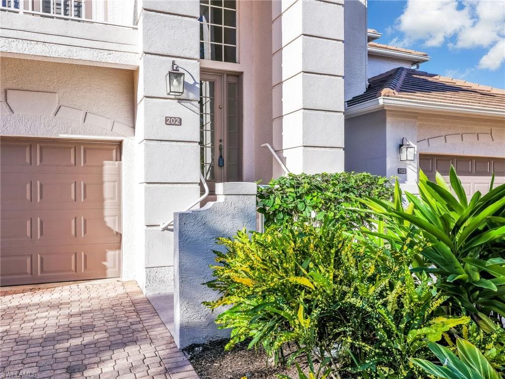 2375 Mont Claire DR # D202, NAPLES FL 34109-6