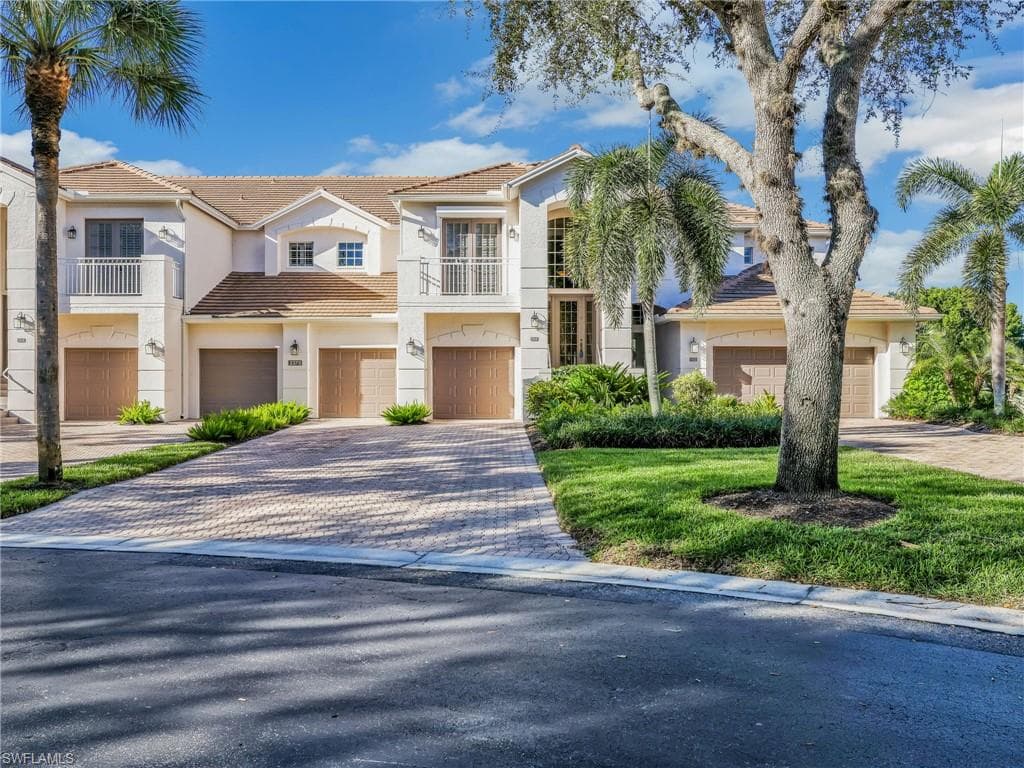 2375 Mont Claire DR # D202, NAPLES FL 34109-2