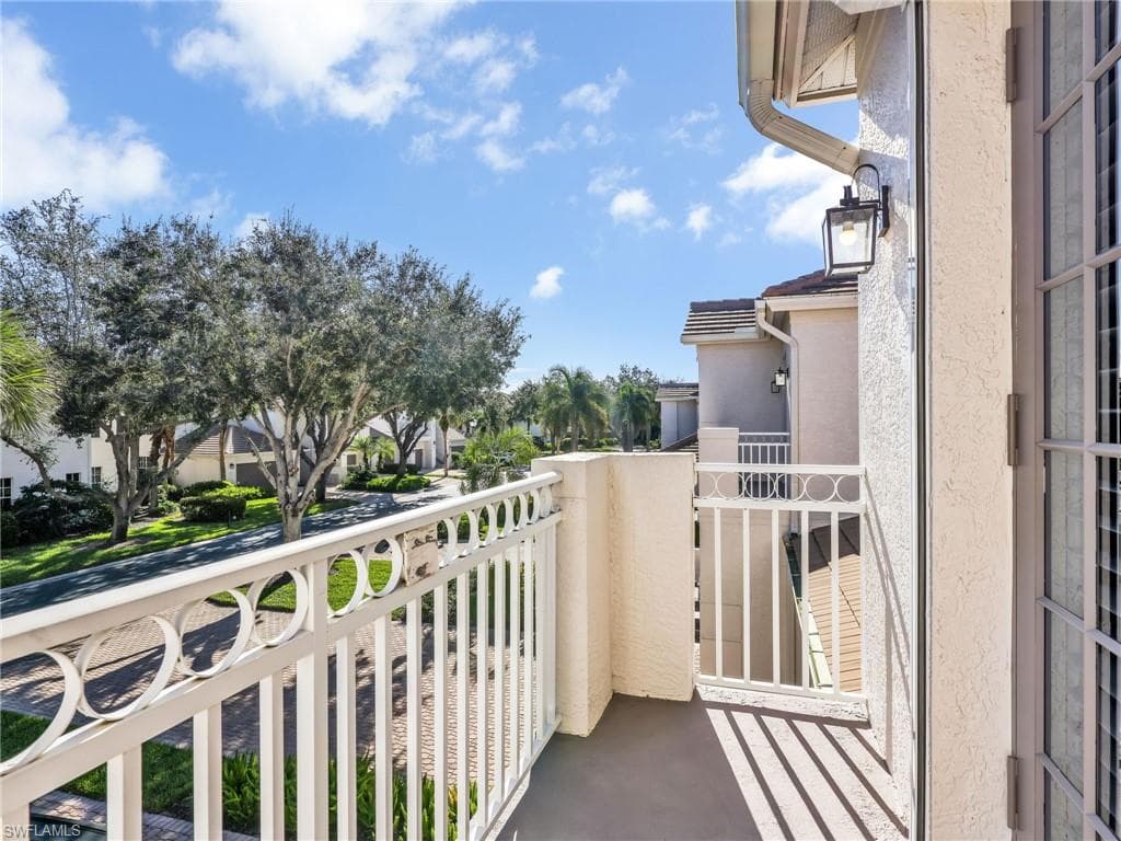 2375 Mont Claire DR # D202, NAPLES FL 34109-31
