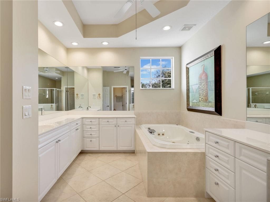 2375 Mont Claire DR # D202, NAPLES FL 34109-19