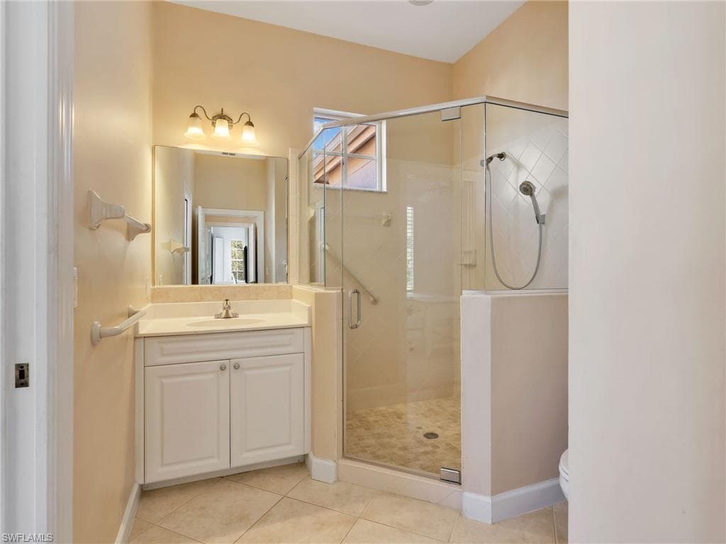 2375 Mont Claire DR # D202, NAPLES FL 34109-23