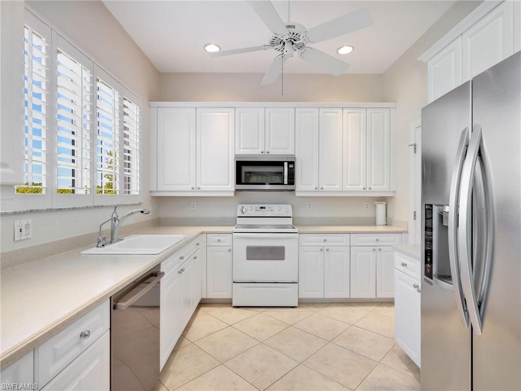 2375 Mont Claire DR # D202, NAPLES FL 34109-13