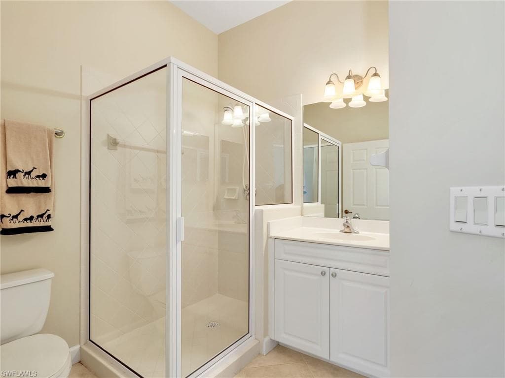 2375 Mont Claire DR # D202, NAPLES FL 34109-28