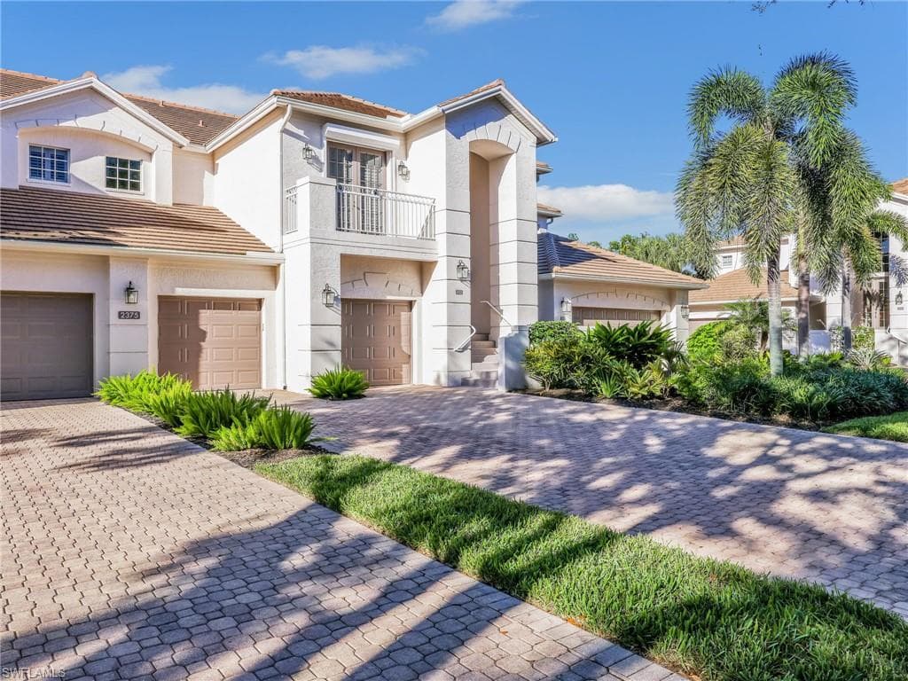 2375 Mont Claire DR # D202, NAPLES FL 34109-3