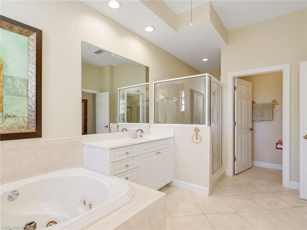 2375 Mont Claire DR # D202, NAPLES FL 34109-20
