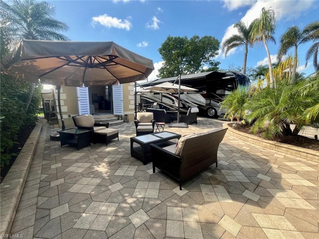 4592 Southern Breeze DR, NAPLES FL 34114-1