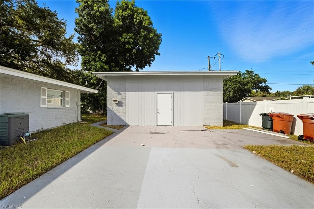 4747 McGregor BLVD, FORT MYERS FL 33901-45