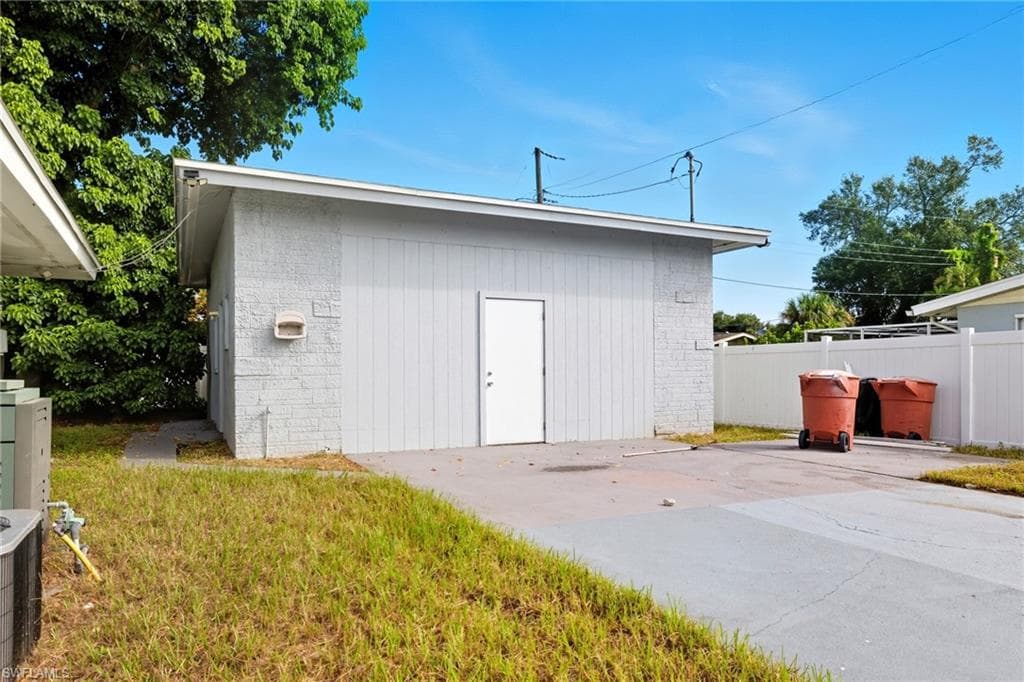 4747 McGregor BLVD, FORT MYERS FL 33901-43