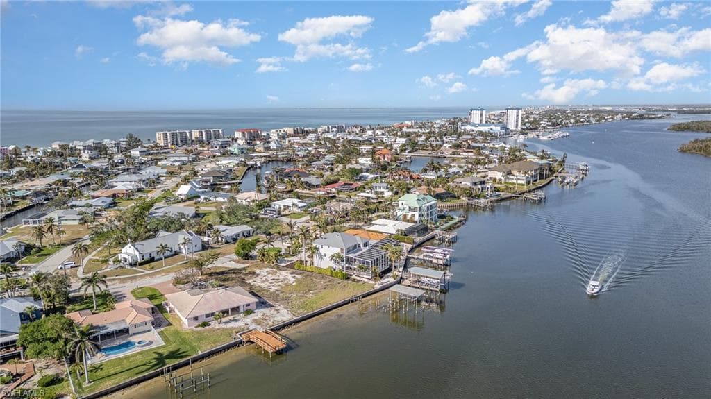 5636 Williams DR, FORT MYERS BEACH FL 33931-1