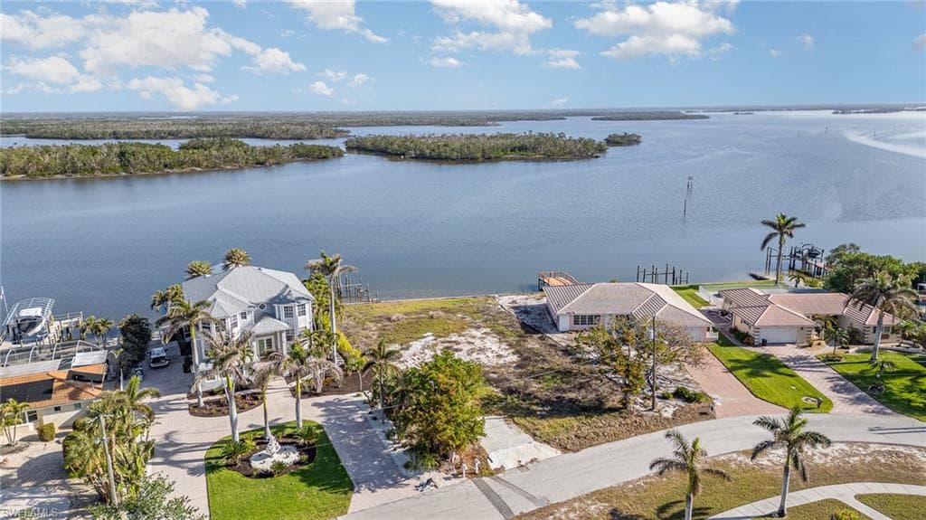 5636 Williams DR, FORT MYERS BEACH FL 33931-3