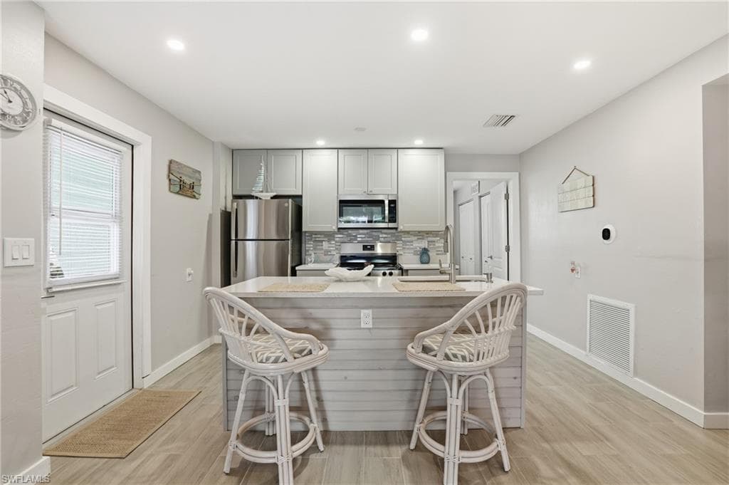 130 Bahia VIA, FORT MYERS BEACH FL 33931-27