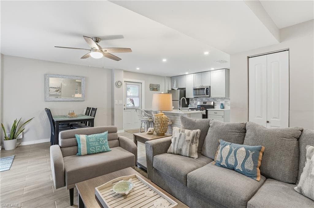 130 Bahia VIA, FORT MYERS BEACH FL 33931-23