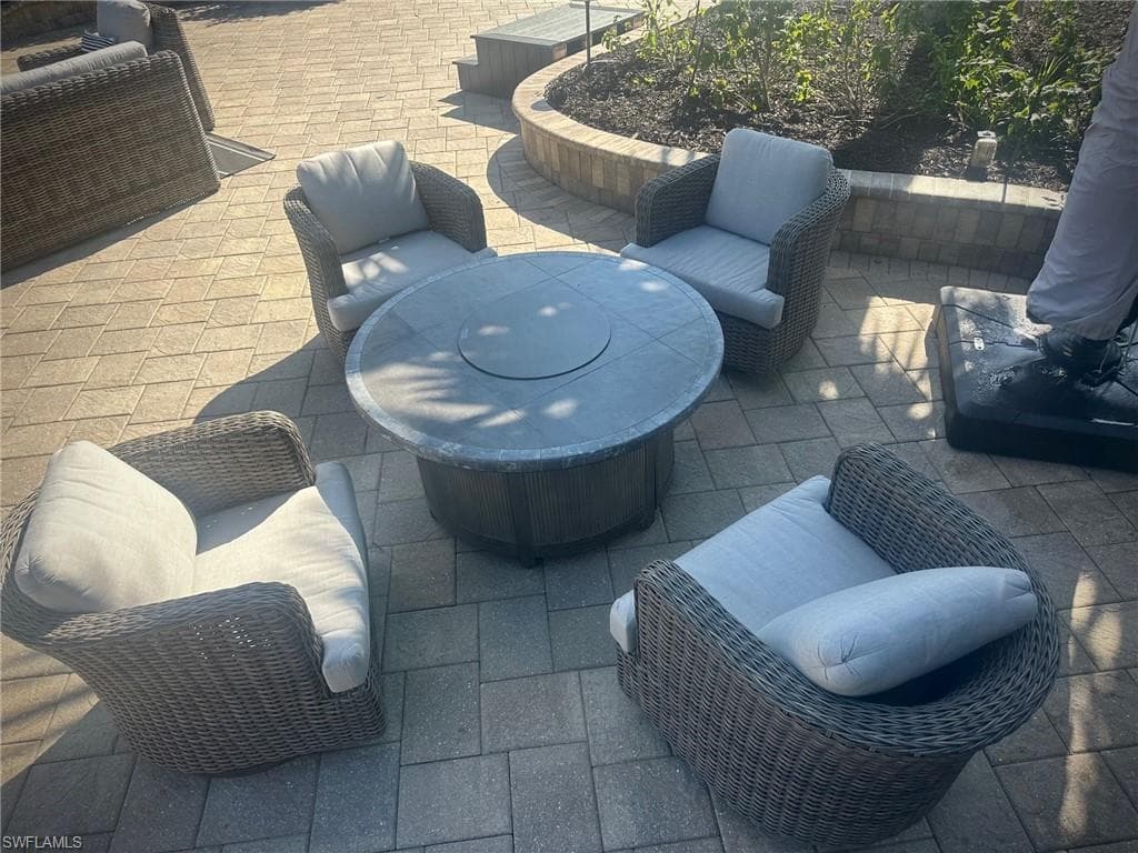 4826 Southern Breeze DR, NAPLES FL 34114-16