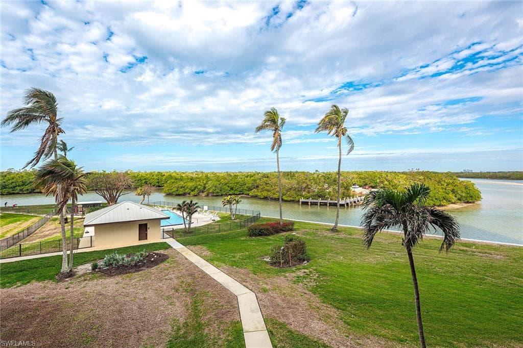 17 Bluebill AVE # 203, NAPLES FL 34108-1