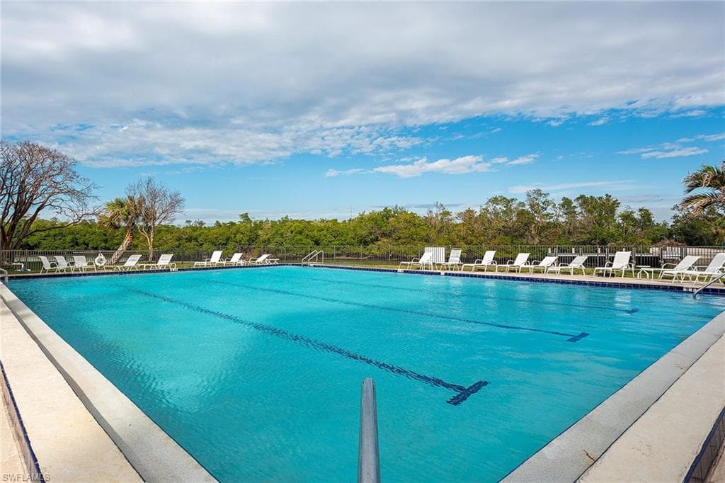17 Bluebill AVE # 203, NAPLES FL 34108-11