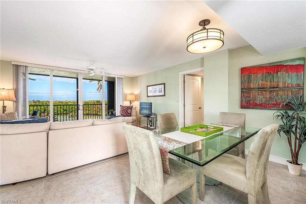 17 Bluebill AVE # 203, NAPLES FL 34108-4